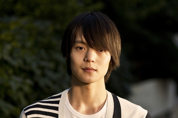 告白される大学生を演じる人気上昇中のイケメン俳優窪田正孝。誰に告白されるんでしょう?
