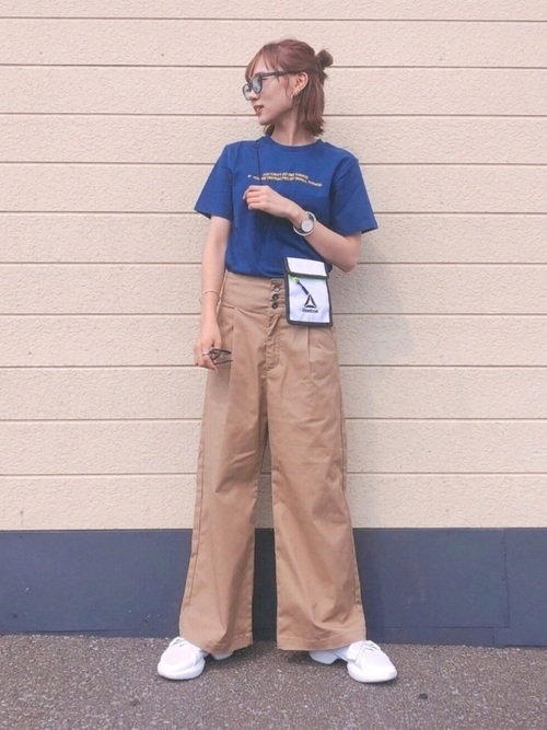 巨乳さん 貧乳さん必見 胸の悩みをカバーするtシャツの選び方 Locari ロカリ