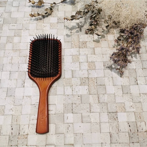 ブラシ１本で頭皮 肌悩みをケア 今すぐできる 頭皮のブラシマッサージ Locari ロカリ