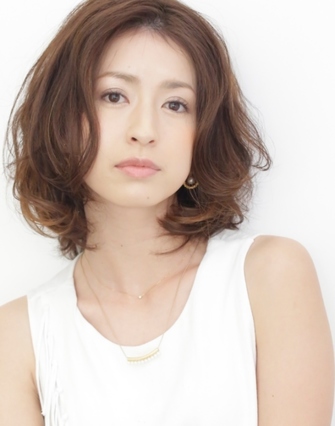 女優 りょう の髪型でかっこいい女に ショート ロングヘアまで Locari ロカリ