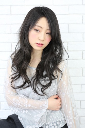 水樹奈々さんの髪型 黒髪ストレート 姫カット で大人可愛く Locari ロカリ