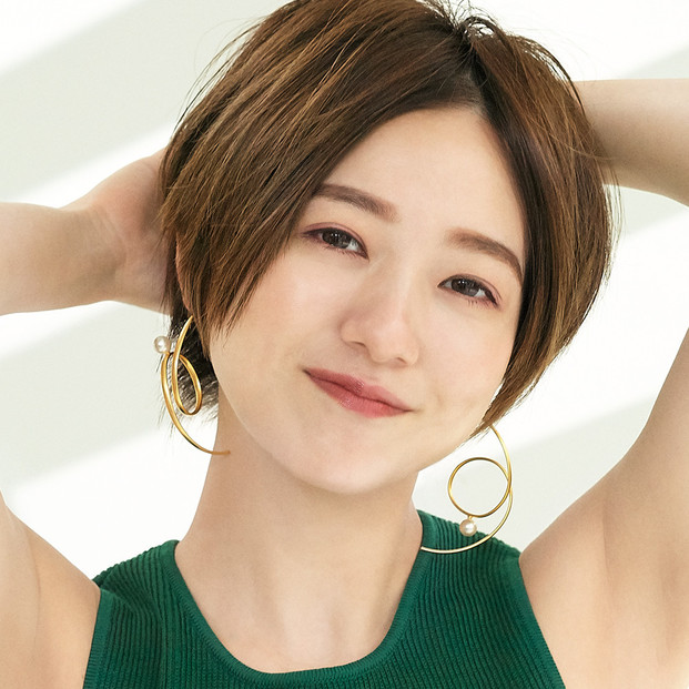 最新ヘアアレンジ おしゃれなショートヘアまとめ 簡単スタイリングや巻き髪アレンジのおすすめ Locari ロカリ