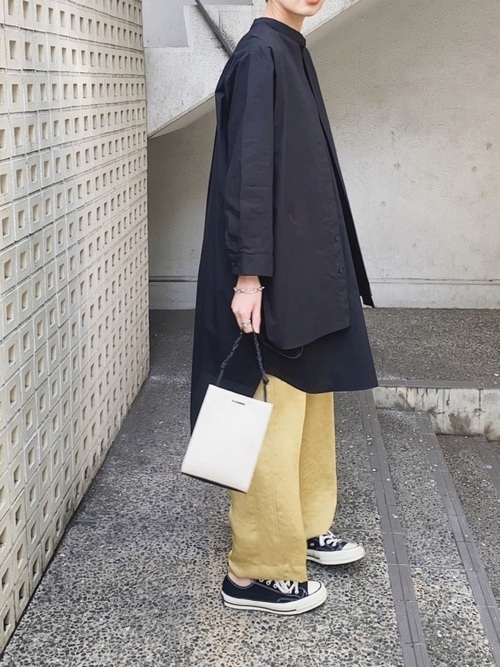 最新 黒ワンピース スニーカーが可愛い おしゃれな着こなしテク特集 Locari ロカリ