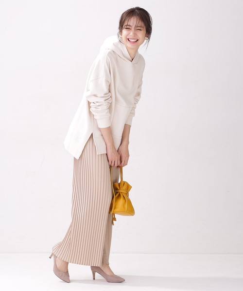 外出できる部屋着コーデ特集 楽ちんなのにおしゃれを忘れないスタイルはこれ Locari ロカリ