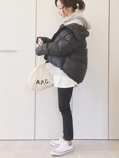 パーカー アウターコーデ 秋冬 真似したい組み合わせテクを伝授 Locari ロカリ