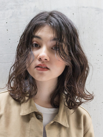 エラ張りさんに似合う髪型とは レングス別におすすめスタイルをご紹介 Locari ロカリ エラ張りさんに似合う髪型とは レングス別におすすめスタイルをご紹介 Locari ロカリ