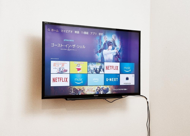 賃貸でも］テレビ壁掛けが簡単に実現！部屋がスッキリだ［家電批評］ - LOCARI（ロカリ）