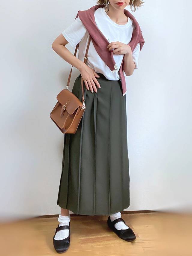 写真 (2枚目) - [UNIQLOアイテム活用]秋口まで長く使える♡晩夏のお手本ゆるコーデ - - LOCARI（ロカリ）