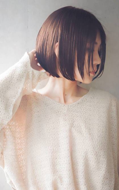 イメチェンしたい30代女子必見 小顔見えする 前下りボブ の髪型 Locari ロカリ イメチェンしたい30代女子必見 小顔見えする 前下りボブ の髪型 Locari ロカリ