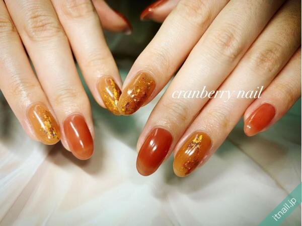 テラコッタネイル 自然で深みのある優秀カラー 秋冬におすすめのデザイン9選 Locari ロカリ