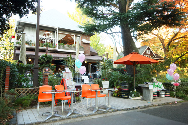 天気がいい休日に 都内でゆっくり過ごせる公園内カフェ7選 Locari ロカリ