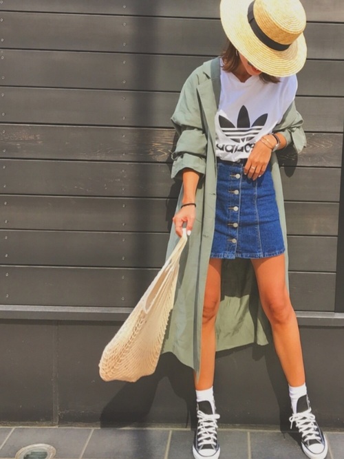 カジュアルコーデは「スポーツブランドのロゴT」でもっと垢抜ける♡ LOCARI（ロカリ）