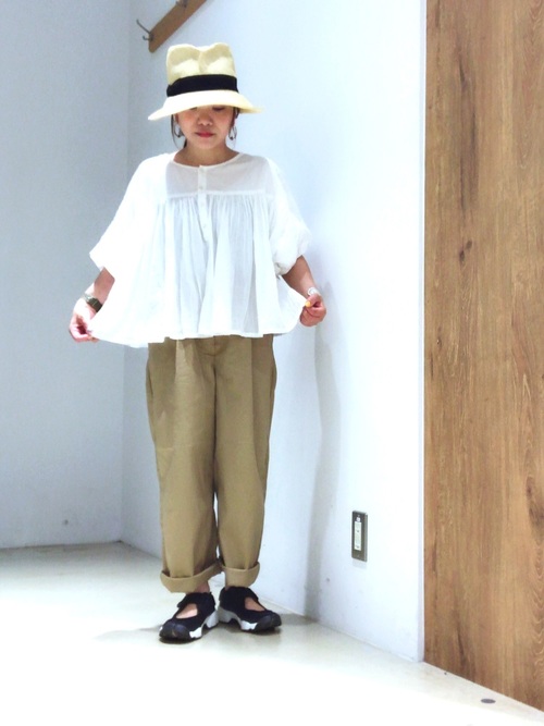 暑い時はどんな服を着る？涼しく過ごせる素材＆おしゃれテク LOCARI（ロカリ）